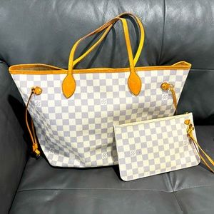 White Never Full MM with matching wristlet